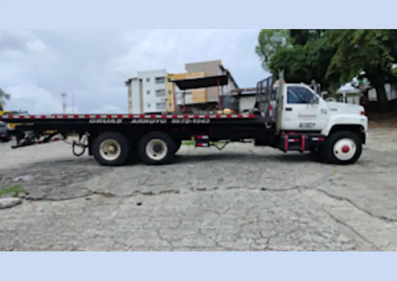 ROLLBACK GMC C7H064- con Plataforma 26 pies y Wheelift – 12.0 Tons Capacidad